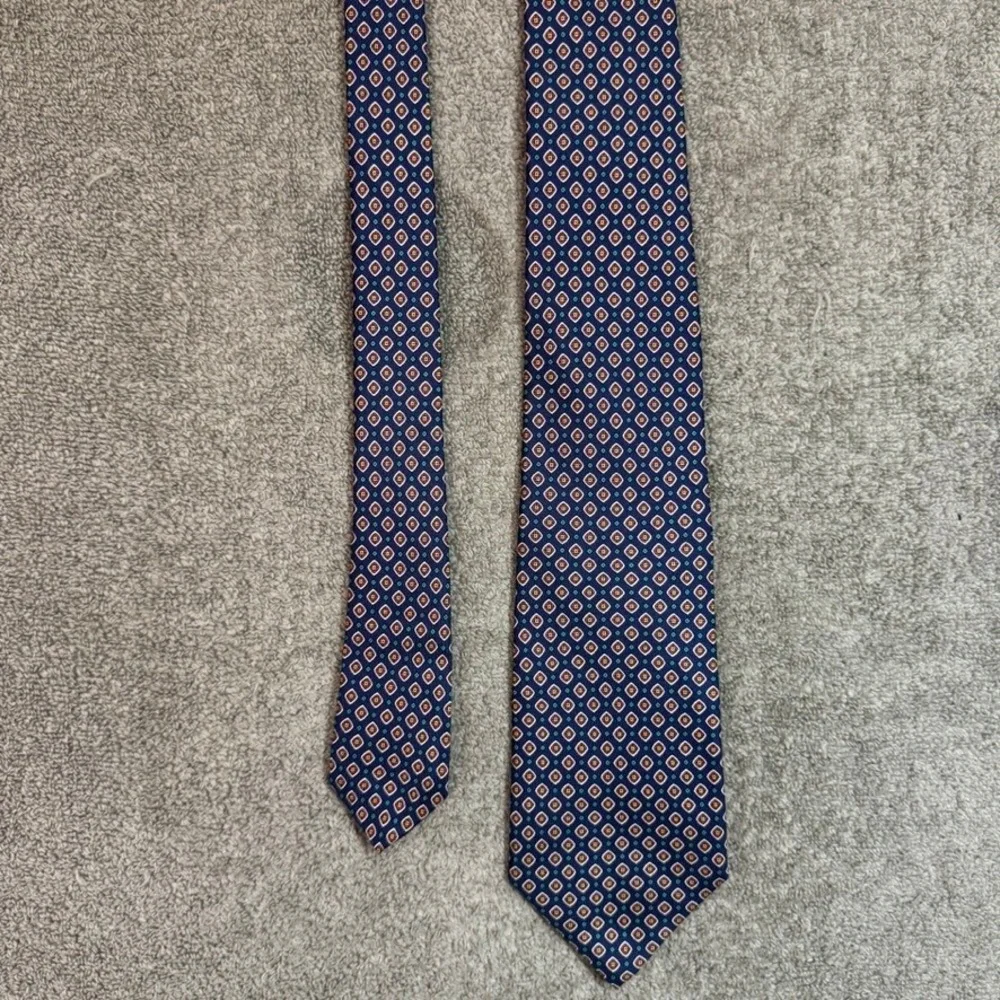 Thatcher Spring Mens Silk Tie Navy Blue Geometric Medallion Made in USA Italy